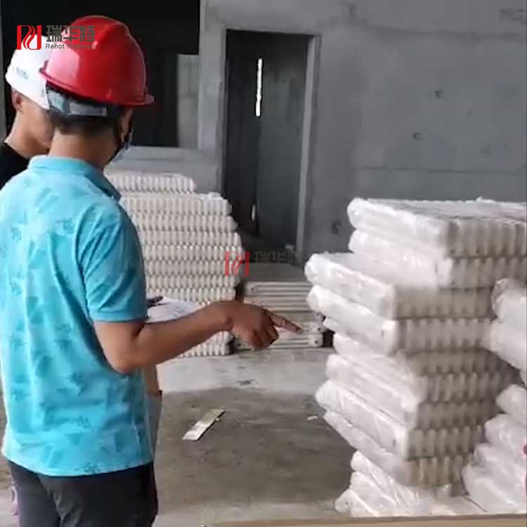 鋼制暖氣片工地對(duì)接中